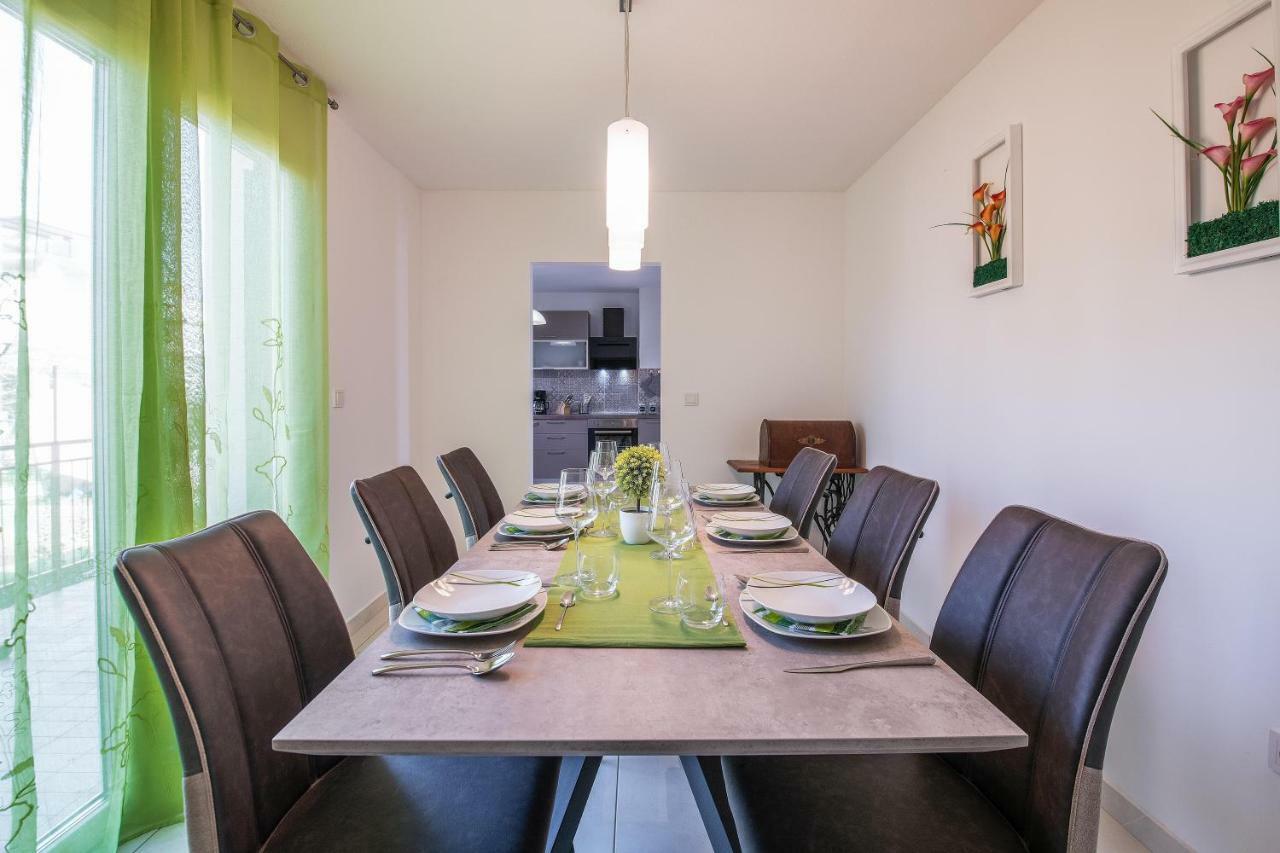 Family Apartment Ingrid Пула Екстериор снимка