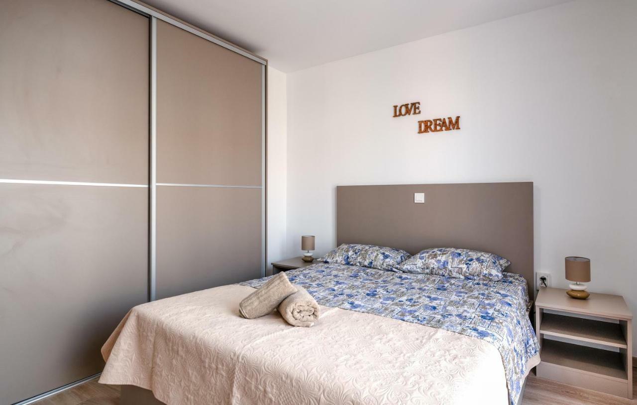 Family Apartment Ingrid Пула Екстериор снимка