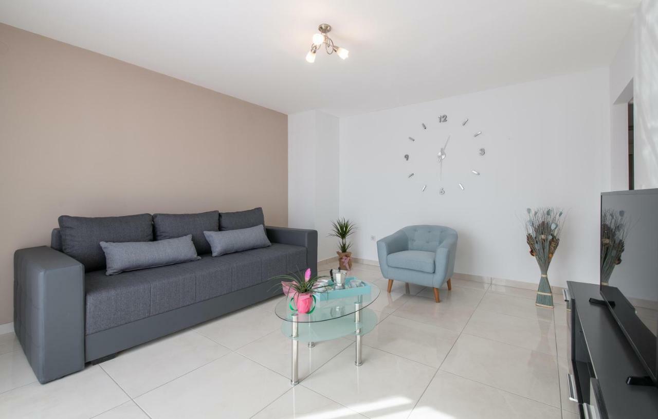 Family Apartment Ingrid Пула Екстериор снимка
