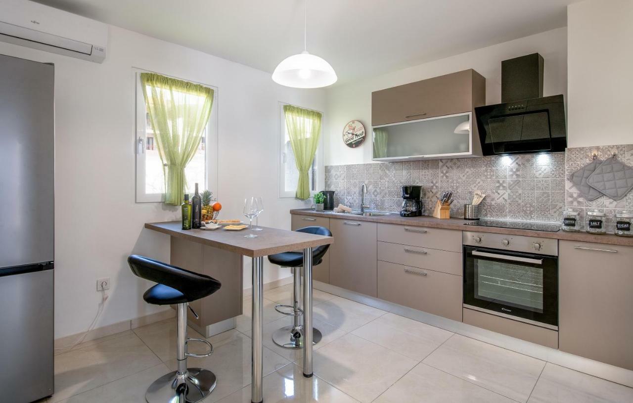 Family Apartment Ingrid Пула Екстериор снимка