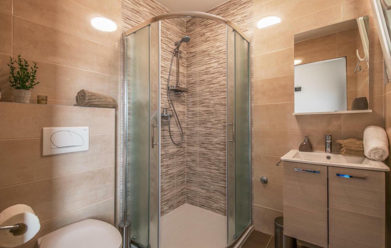 Family Apartment Ingrid Пула Екстериор снимка
